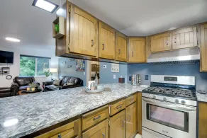 Bremerton Vacation Rental w/ Hot Tub & Lake Access - Interiør