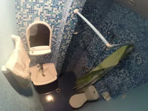 Glide Hostel - Bathroom