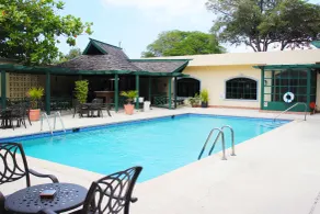 Courtleigh Hotel & Suites - Pool