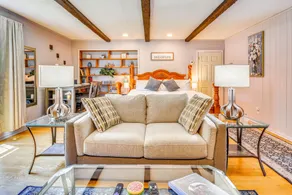 1 Mi to Thomasville Emporium! Charming Getaway - Interior