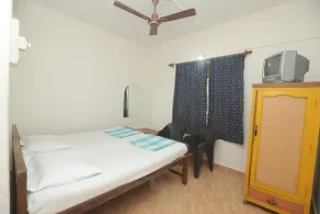 Pritams Cottages Guest House - Room