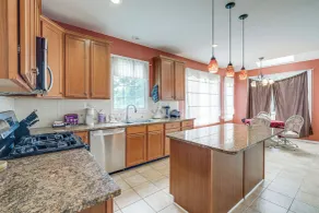 4 Mi to Dulles Airport: Spacious D.c. Area Home - Intérieur