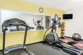 Days Inn by Wyndham Hendersonville - Salle de remise en forme