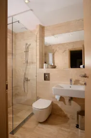St. George Hotel - Bathroom