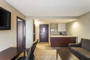 Quality Suites Milwaukee Airport - Chambre