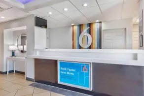 Motel 6-Norman, OK - Lobby