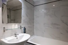 Hôtel Ambassadeur - Bathroom