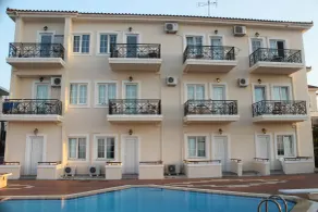 Star Daratsos - Piscina
