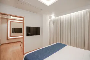 Regenta Place Bhopal by Royal Orchid Hotels Limited - Zimmer