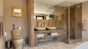 Morokolo Safari Lodge Self-catering - Badrum
