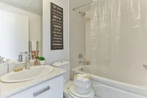 QuickStay - Luxury on Bay St. (Yonge & College) - Bad