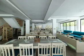 Ausnya Tirthan - Restaurant