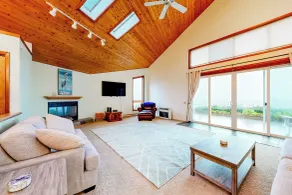 4BR Oceanfront Oasis w/ Patio, Views & Games - Innenbereich
