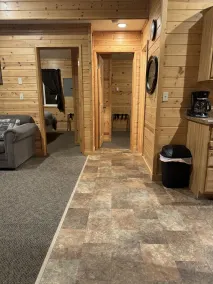 Backwoods Cabins at Susitna River Lodge - Vestíbulo