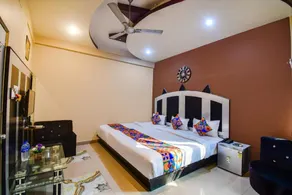 FabHotel Prime Rockstar Suites - Nr Park Circus 7 Point - Chambre