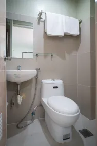 Super OYO 604 Chateau Cinco Dormitel - Hostel - Salle de bain