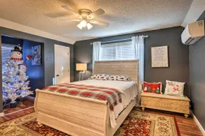 Junction City Home: Large Yard & Deck! - Værelse