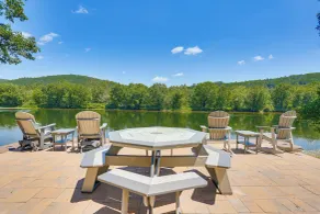 [city] Farm w/ 120 Acres, Mtn & Water Views! - Interiør