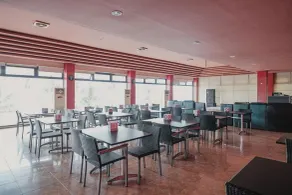 RedDoorz Plus near Pelabuhan Merak - Restaurant