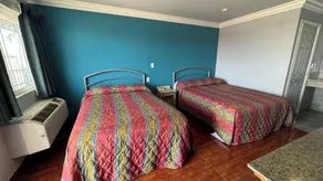 Hiland Motel - Room