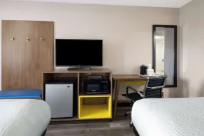 Days Inn & Suites by Wyndham Kokomo - Chambre