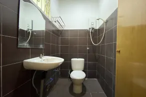 Hotel O Taman Kota Homestay - Bathroom