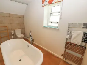 Home Farm House - Bad