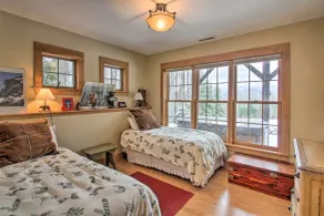 Architect-designed Retreat on 2 Acres w/ Mtn Views - Interior