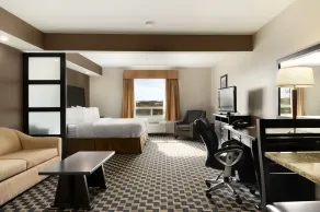 Ramada by Wyndham Cold Lake - Room