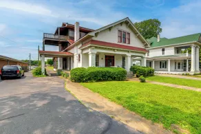 Walk to Lawrenceburg Square: Home for Large Groups - Interior