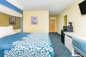 Days Inn & Suites by Wyndham Pryor - Zimmer