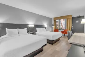 Seven Oaks Hotel Regina, SureStay Collection by Best Western - Quarto
