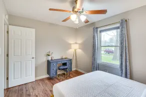 Mebane Home w/ Private Yard: Steps to Downtown! - Værelse