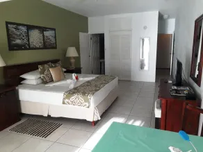 Tropical Sunset Beach Apartment Hotel - Room