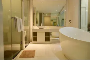 The Ululani - Bathroom
