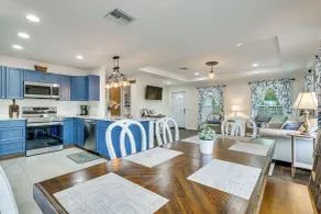 Fairways & MLB Fun! Poolside Haven in Lehigh Acres - Innenbereich