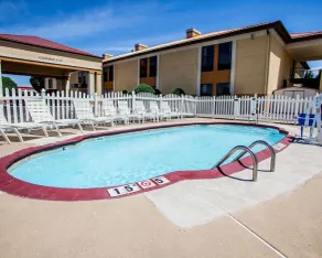 Quality Inn Arcola - Pool