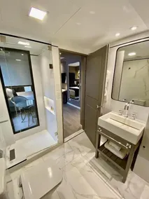 River Hotel - Baño