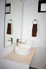 Stay Tropical - Bathroom