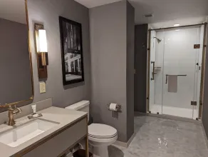 The Yorktowne Hotel, Tapestry Collection by Hilton - Salle de bain