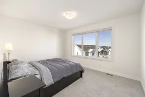 Modern Beautiful Calgary Home - Room