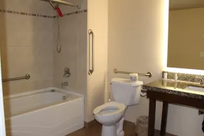 Ramada by Wyndham Campbell River - Salle de bain