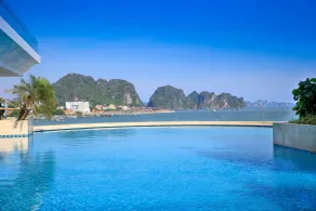 Wyndham Legend Halong - Pool