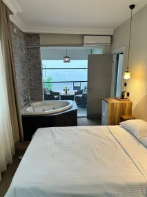 Kingway Suite - Room