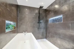 Stunning 5 Bedroom, 3 Bathroom Home in Windsor - Bagno