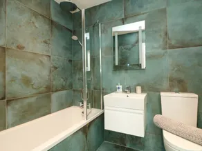 Sennen Skies - Baño