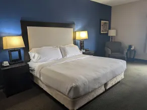 Wingate by Wyndham Ashland - Room
