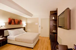 Breaking Business Hotel - Room