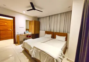 Hotel Hibiscus Tree- Bachupally - Zimmer