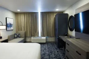 Ramada by Wyndham DFW Airport - Chambre